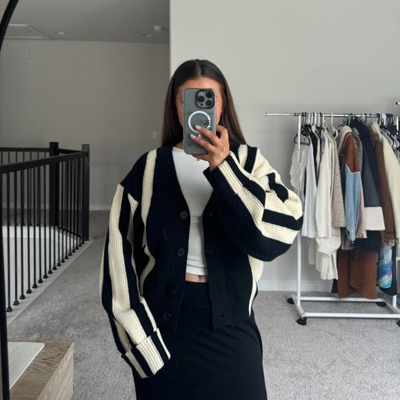 varsity heavy knit cardigan🖤👟 - Picture 2 of 8